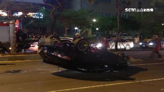 導遊吸「笑氣」上路　自撞翻車還肇逃