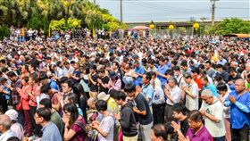 桃園葉家祖祠祭祖　上萬子孫齊聚場面壯觀桃園市新屋區葉家祖祠每年清明節都會有來自海內外的葉姓子孫前往掃墓、參與祭祖儀式，5日湧入約上萬名葉氏子孫，共同慎終追遠。（桃園市政府提供）中央社記者邱俊欽桃園傳真　107年4月5日