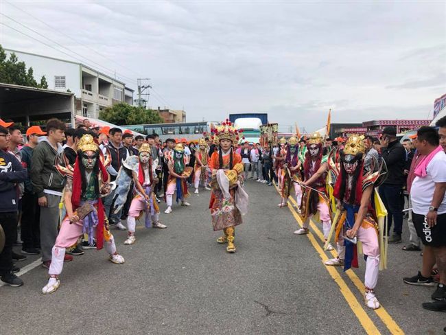 2千人徒步巡香　松柏嶺參見玄天上帝