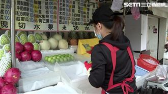 買士林夜市水果竟破千　業者稱可拒買