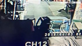 偷市場鐵架變賣買毒 攤商大罵:沒良心!