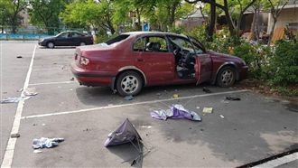 「放假無聊」　5屁孩聯手砸爛小客車