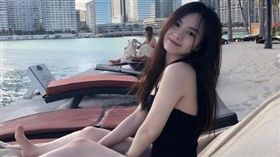 ▲陳子璇的校花女兒陳思妤辣曬泳裝照。（圖翻攝自IG）