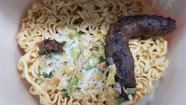 擠出這樣的醬料！　還會有胃口嗎？