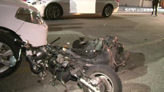 載辣妹遊車河　撞機車害噴飛數10米