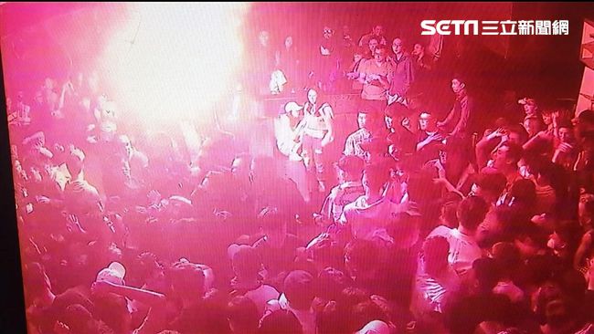 殺警夜店又出事　這次有人燃放信號彈