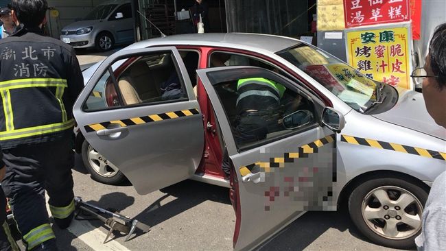 駕訓班員工突抽蓄　自撞店家招牌