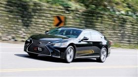 老闆自駕車 Lexus LS 350（圖／車訊網）