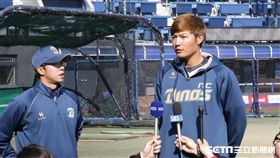 ▲王維中接受多家韓國媒體訪問。（圖／記者蕭保祥攝）