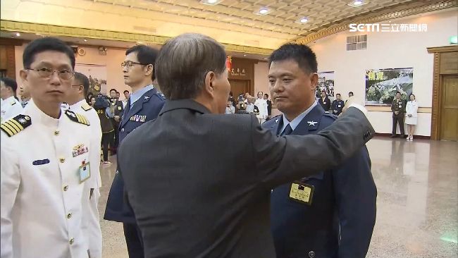 軍改過關　國防部寄發退休俸重計通知
