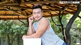 李沛旭《美男魚澡堂》飾演一位老GAY。（圖／KKTV提供）