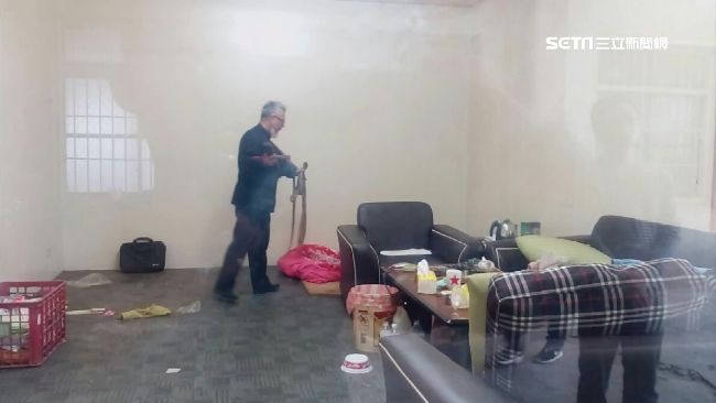 法師抓鬼遭無形拉扯　驚呼4陰魂在那