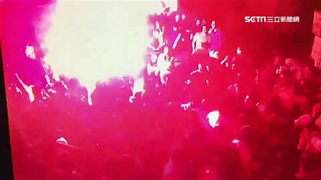 殺警夜店燃信號彈！高溫恐釀塵爆翻版