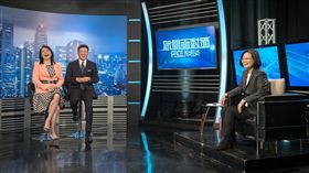 總統蔡英文接受年代《新聞面對面》節目專訪。（圖／總統府提供）