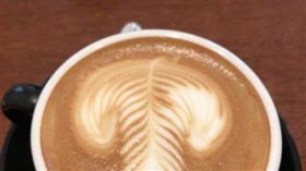 第一次做拿鐵拉花　結果變成小GG_推特
https://twitter.com/hhhtttqqq/status/982823964173987840