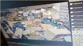 影／恐怖！油桶突然爆炸　男子左腿直接被炸飛　圖／翻攝自秒拍