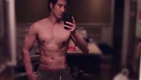 王力宏,人妻,男神,半裸求愛,肌肉男,王力宏老婆,王靜蕾(圖/翻攝自王力宏臉書粉專)