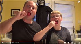 美國,辣椒,雷擊,頭痛,卡羅萊納死神（圖／翻攝自The Crude Brothers YouTube）