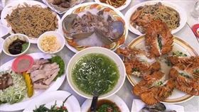 墾丁桌菜要價16500　圖／翻攝自爆廢公社