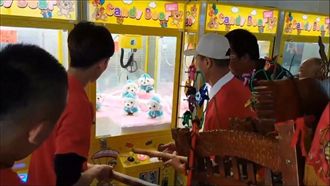 三太子童心未泯　出巡竟要求玩夾娃娃