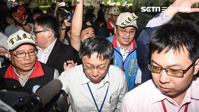 只許洲民放火！大彎北段百人圍柯抗議