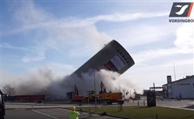 爆破拆除工程失誤,丹麥_YT
https://www.youtube.com/watch?v=5hwl6Qqro_4