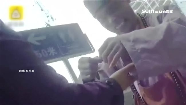假僧侶裝啞幫算命　見警到場現神蹟