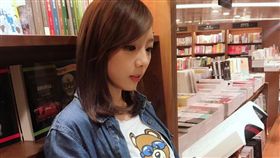 一輩子只有一次！正妹主播閃辭圓夢　轉戰運動組球隊（圖／翻攝自王蕾雅臉書）