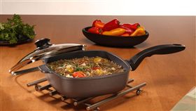 康寧餐具,餐具,品牌,百貨,舊鍋,母親節,重生,專櫃