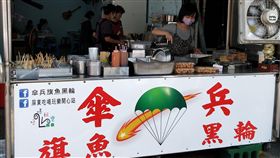 營業時間未到門口大排長龍。（記者邱榮吉/攝影）