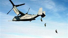 美軍傘兵_維基百科
https://zh.wikipedia.org/wiki/%E5%80%BE%E8%BD%AC%E6%97%8B%E7%BF%BC%E6%9C%BA#/media/File:Aircraft.osprey.678pix.jpg