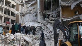 敘利亞北部伊德利卜（Idlib）一住宅發生爆炸，造成至少28人死、135傷（圖／翻攝自推特）