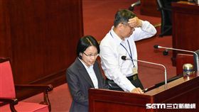 北農總經理吳音寧與台北市長柯文哲出席市議會總質詢。 圖／記者林敬旻攝