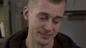 看到性愛娃娃　BBC主持人哭了／youtube