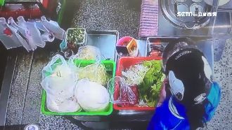 常客買麵偷零錢　店家：當老師還這樣