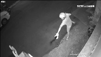 家門遭潑墨、撒冥紙　嫌犯：為除邪靈