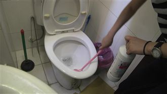 半夜刷馬桶擾鄰　大樓貼公告要求改善