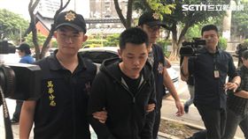 施男積欠阿公店酒錢，與店家相約談判，對方卻找了10多人助陣，施男也找來2人壯膽，過程中黃男亮道具槍恐嚇，林男則拿改造手槍對空鳴槍，訊後均依槍砲罪送辦（楊忠翰攝）