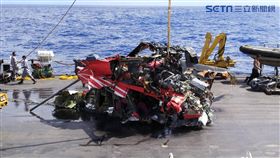  蘭嶼失事黑鷹直升機,打撈 圖/飛安會提供