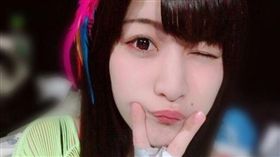 ▲猪狩友香今下午被巨型看板砸傷，送醫治療。（圖翻攝自推特）