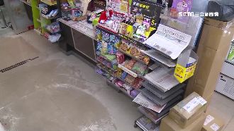 男持滅火器噴超商　路人不滿持帽怒毆