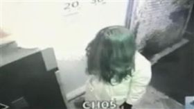 台中,停車場,繳費機,竊賊,貞子,女鬼,變裝（圖／翻攝畫面）