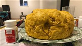 人妻自製南瓜饅頭，被老公變成這樣。（圖／翻攝爆怨公社）