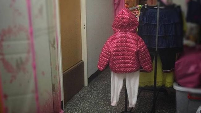 半夜回家紅衣女孩背對飄　他嚇到漏尿