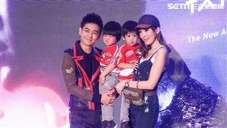 林志穎開賽車進場　妻兒首度公開現身