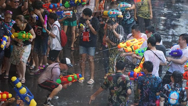 潑水節防性騷　女性穿太露罰5000