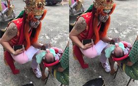 官將首充滿父愛　飄浮餵奶網驚：神蹟
（圖／翻攝自《爆廢公社》臉書）