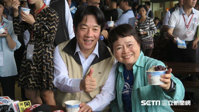 賴清德花蓮拚觀光　民眾搶合影