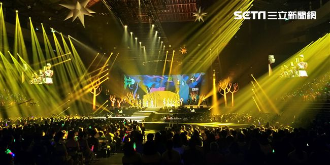 萬芳出道28年第一次小巨蛋開唱「時間仍然繼續在走｣演唱會。（記者邱榮吉/攝影）
