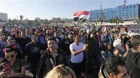 敘國民眾聚集首都的歐瑪雅德廣場，力挺總統阿塞德。（圖／翻攝法新社）